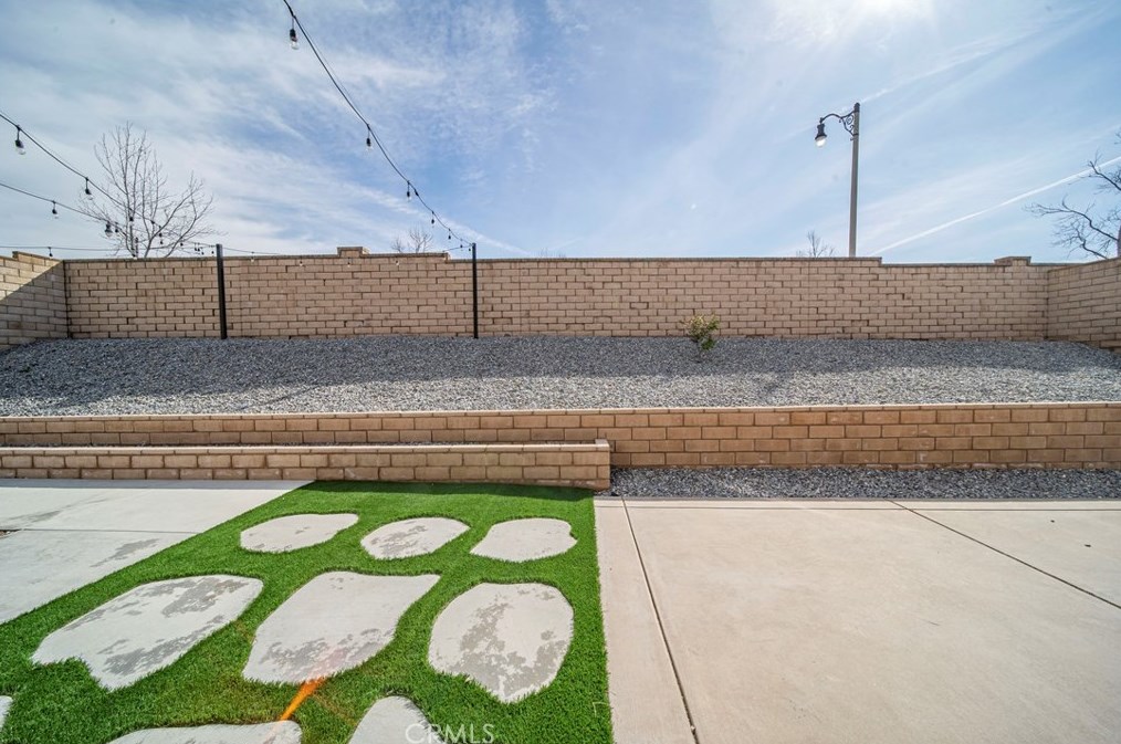 5055 Glenwood Ave, Fontana CA  92336-0765 exterior