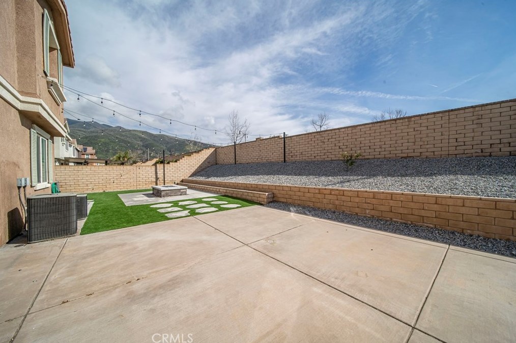 5055 Glenwood Ave, Fontana CA  92336-0765 exterior