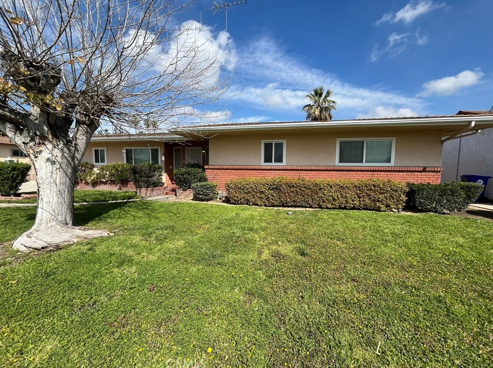 432 E Van Koevering St, Rialto, CA 92376