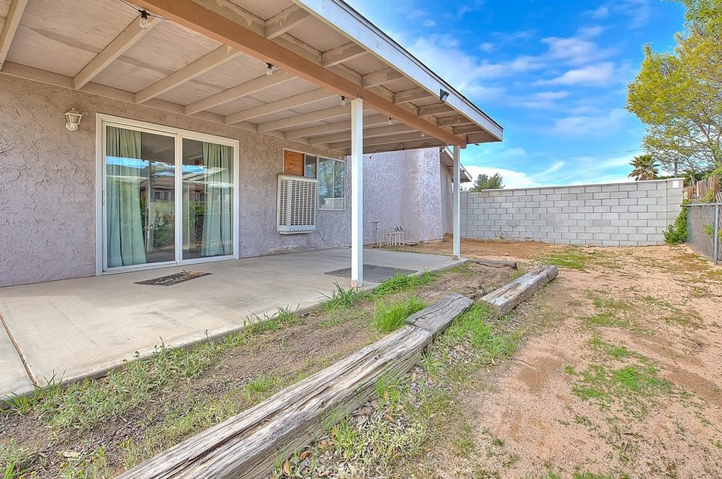 10355 Victor Ave, Hesperia CA  92345-2723 exterior