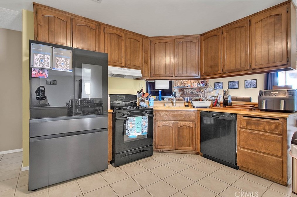10355 Victor Ave, Hesperia CA  92345-2723 exterior
