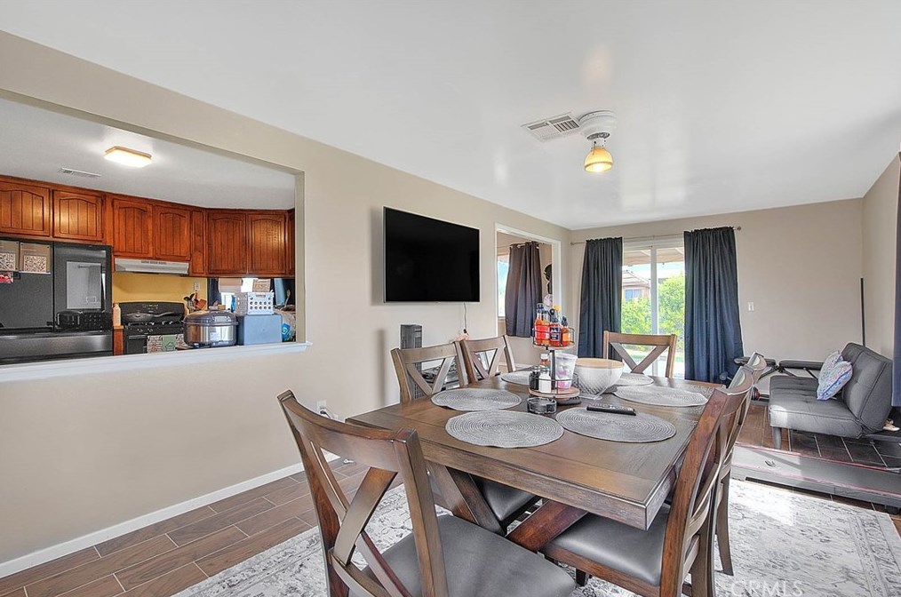 10355 Victor Ave, Hesperia CA  92345-2723 exterior