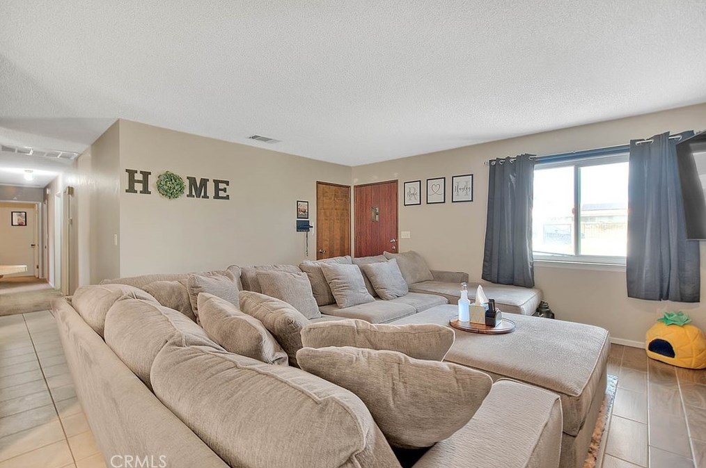 10355 Victor Ave, Hesperia CA  92345-2723 exterior