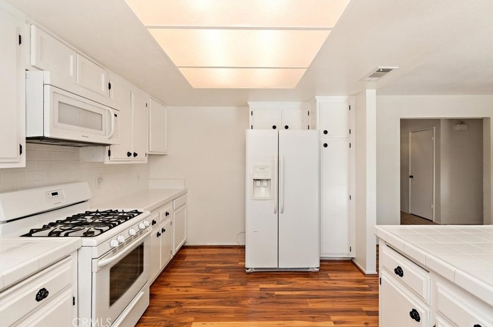 27195 Orangemont Way, Hemet CA  92544-8308 exterior