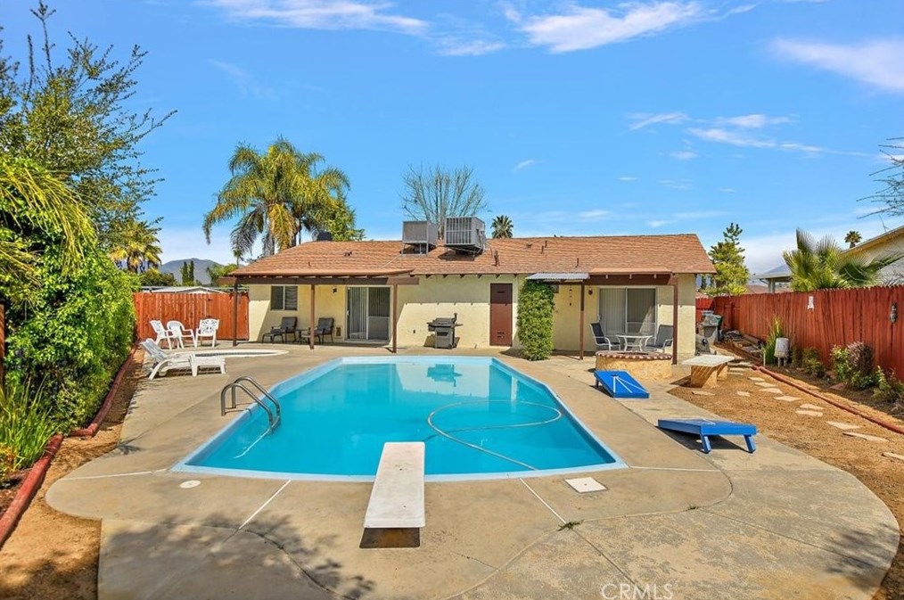 27195 Orangemont Way, Hemet CA  92544-8308 exterior