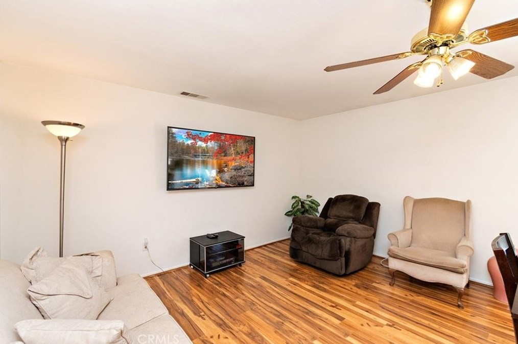 27195 Orangemont Way, Hemet CA  92544-8308 exterior