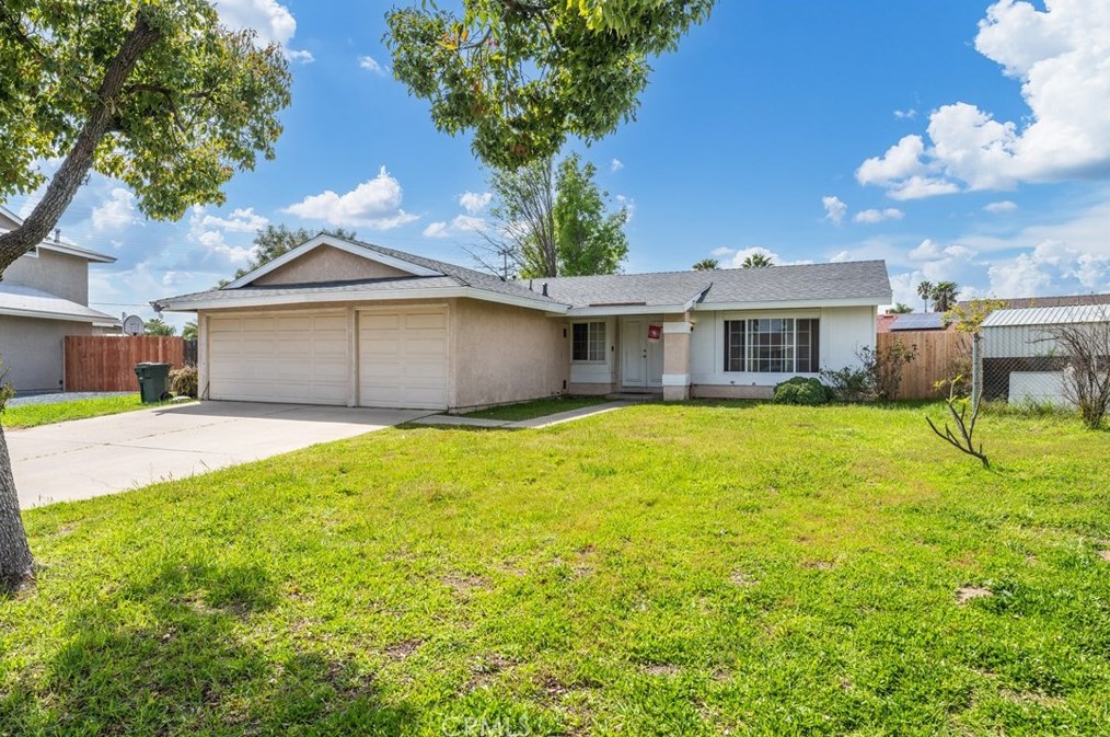888 S Teakwood Ave, Rialto, CA 92376