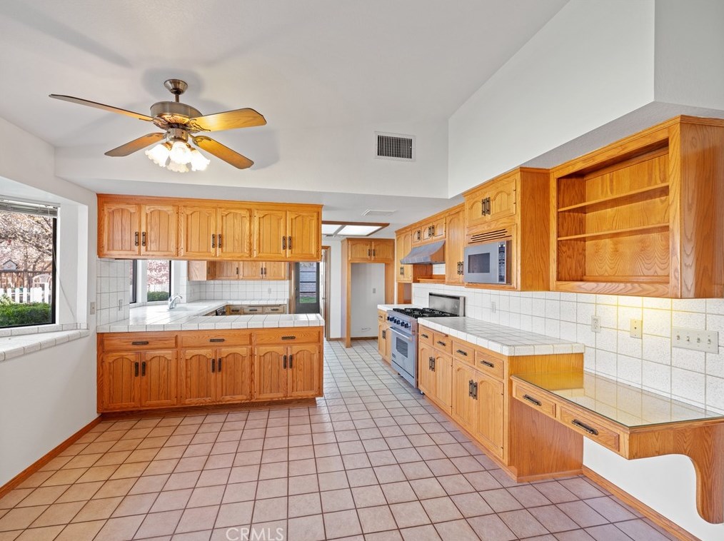 12931 Nyack Rd, Apple Valley, CA 92308-6258