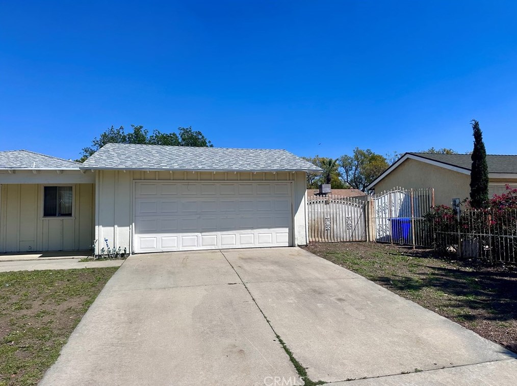 9561 Almeria Ct, Fontana, CA 92335