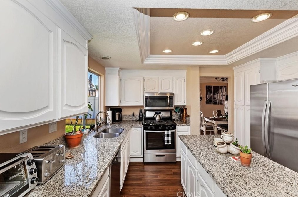 24371 Old Country Rd, Moreno Valley CA  92557-4008 exterior