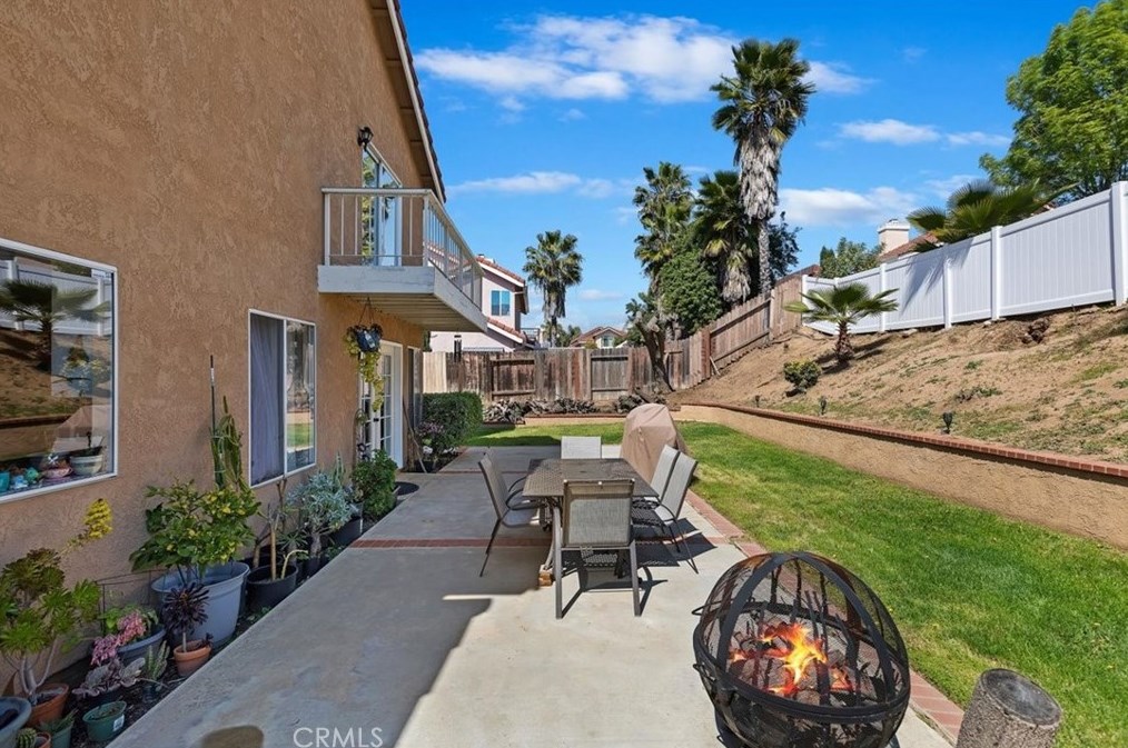 24371 Old Country Rd, Moreno Valley CA  92557-4008 exterior