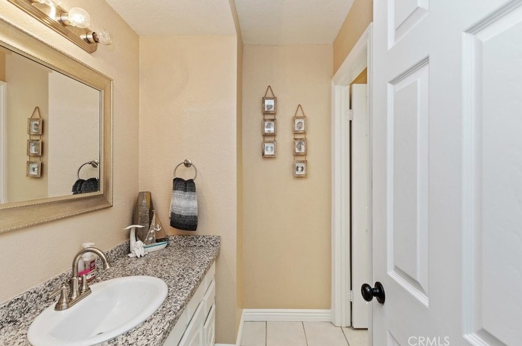 24371 Old Country Rd, Moreno Valley CA  92557-4008 exterior