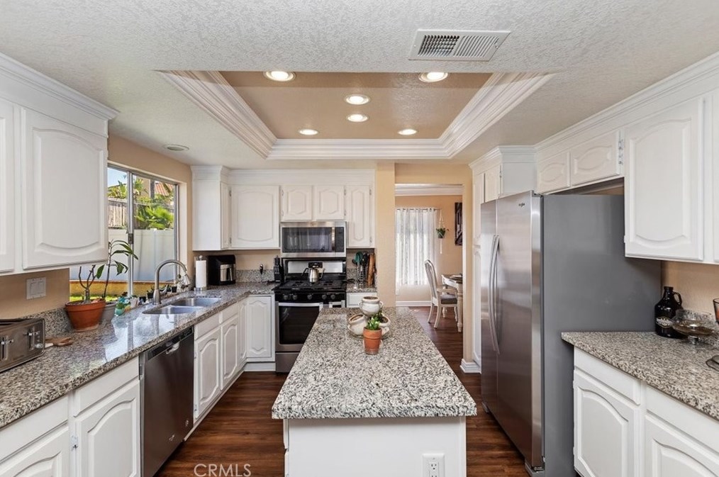 24371 Old Country Rd, Moreno Valley CA  92557-4008 exterior