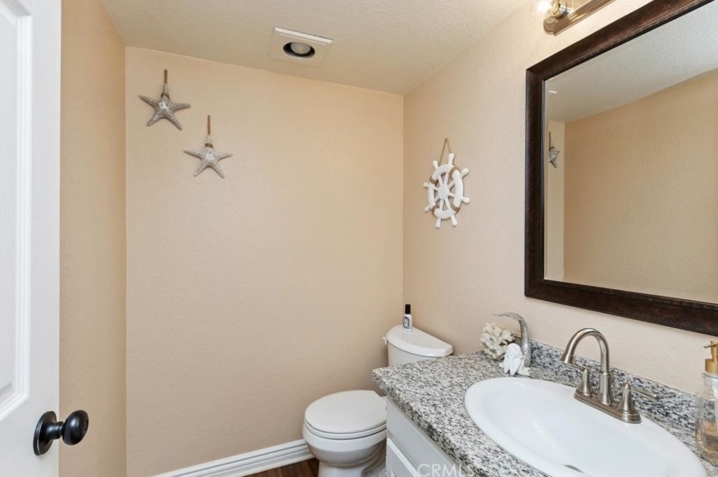 24371 Old Country Rd, Moreno Valley CA  92557-4008 exterior