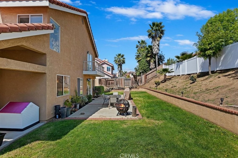 24371 Old Country Rd, Moreno Valley CA  92557-4008 exterior