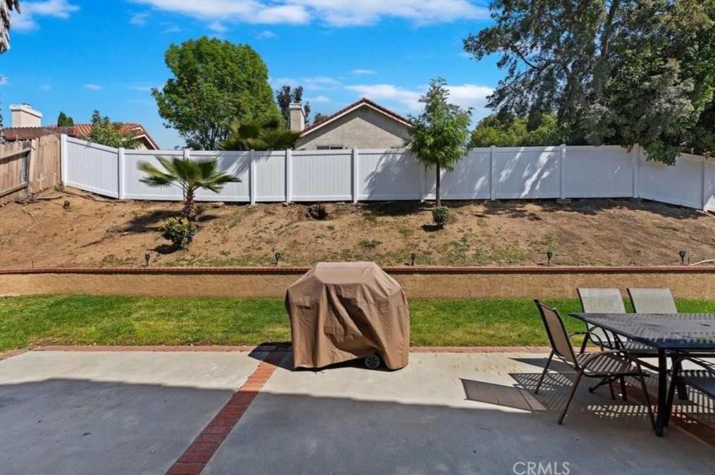 24371 Old Country Rd, Moreno Valley CA  92557-4008 exterior