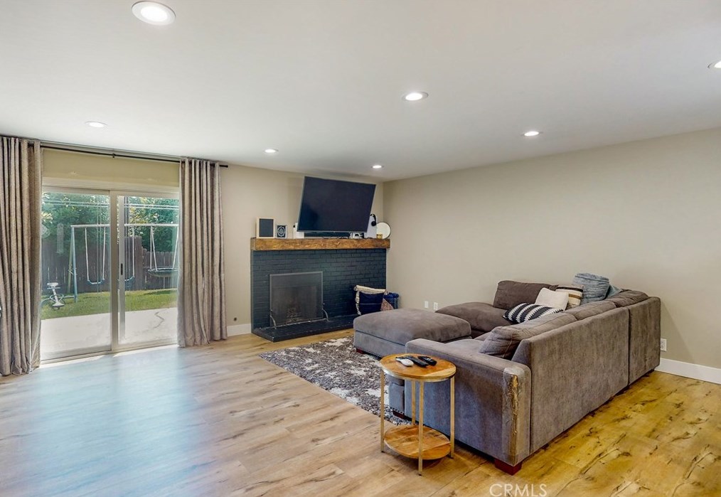 1358 Edgefield St, Upland CA  91786-3444 exterior