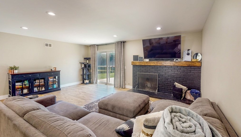 1358 Edgefield St, Upland CA  91786-3444 exterior