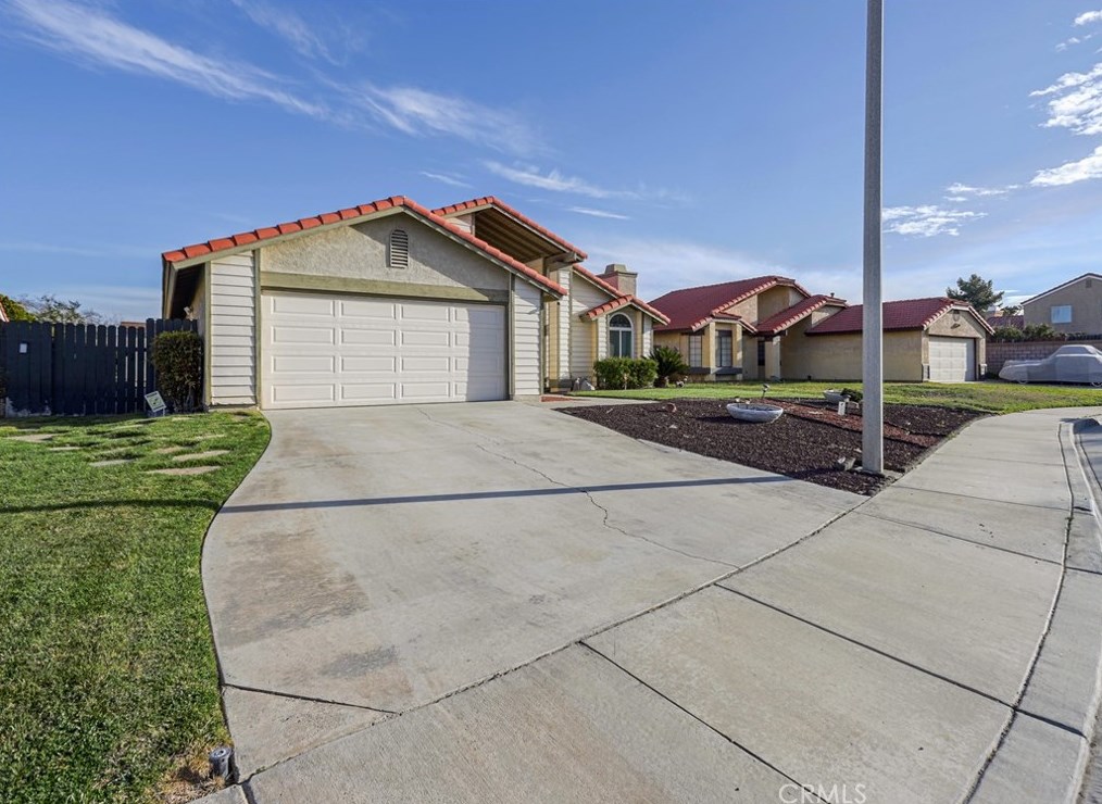 1621 Crestview Ct, Lancaster, CA 93535-3448