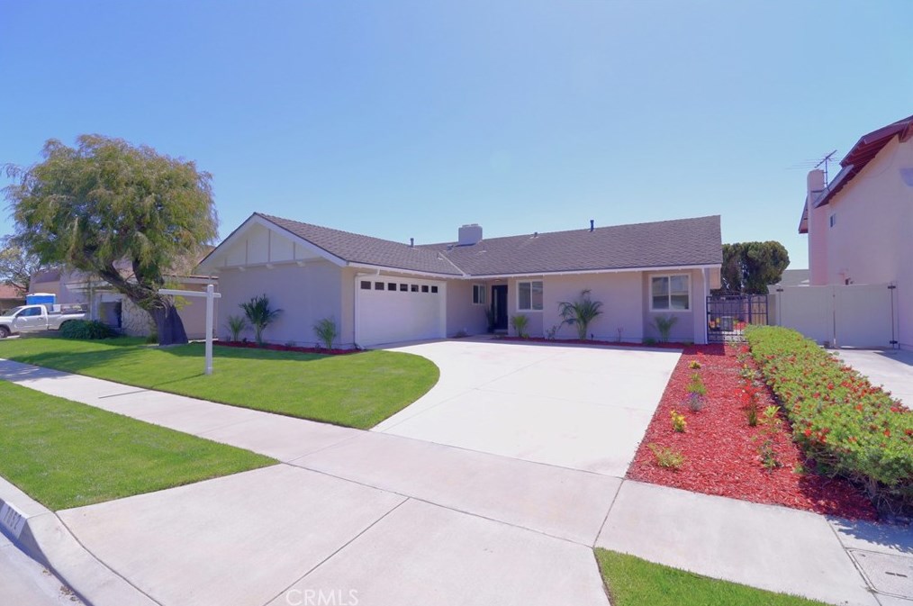 7052 Moonlight Cir, Huntington Beach, CA 92647