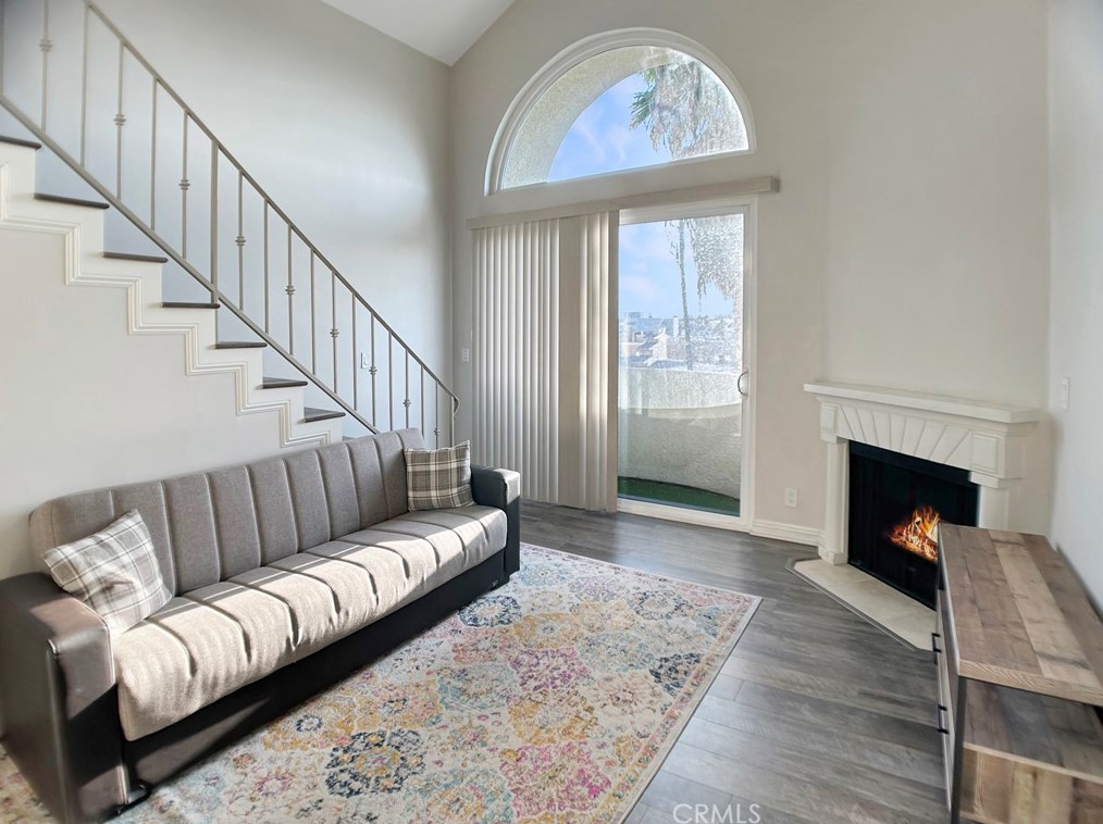 620 Gramercy Pl #402, Los Angeles, CA 90005