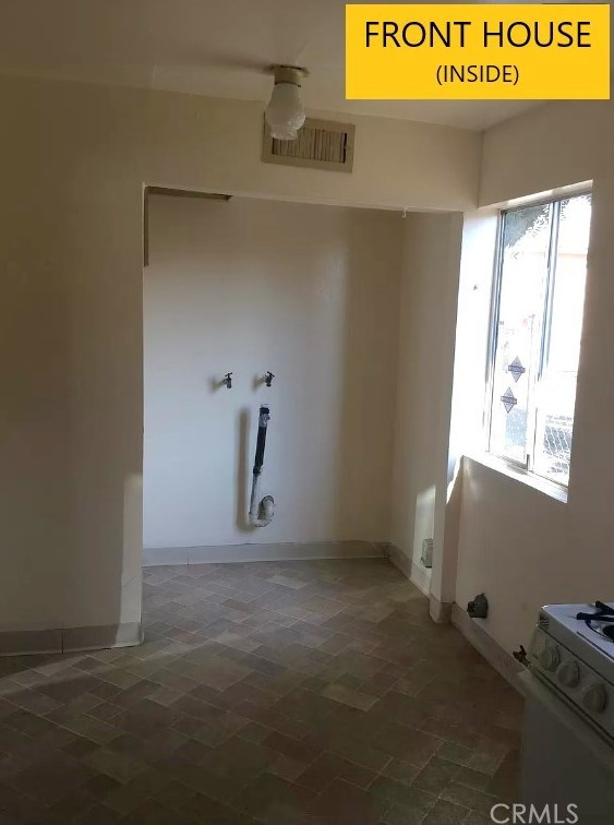 2111 Oregon St, Bakersfield CA  93305-5011 exterior