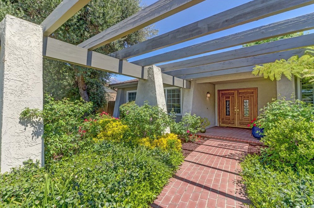2038 N Redding Way, Upland, CA 91784