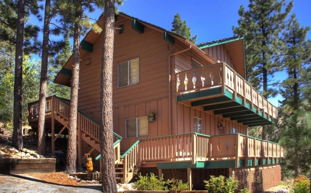 1005 Whispering Forest Dr, Big Bear City, CA 92314-9679