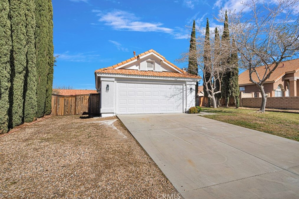 13139 Stanford Dr, Victorville, CA 92392-7214