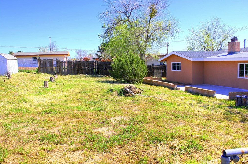 8216 Buckthorn Ave, Hesperia CA  92345-6867 exterior