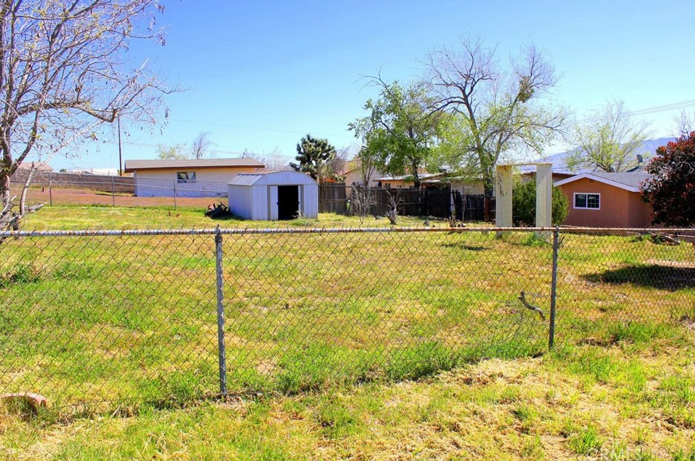 8216 Buckthorn Ave, Hesperia CA  92345-6867 exterior