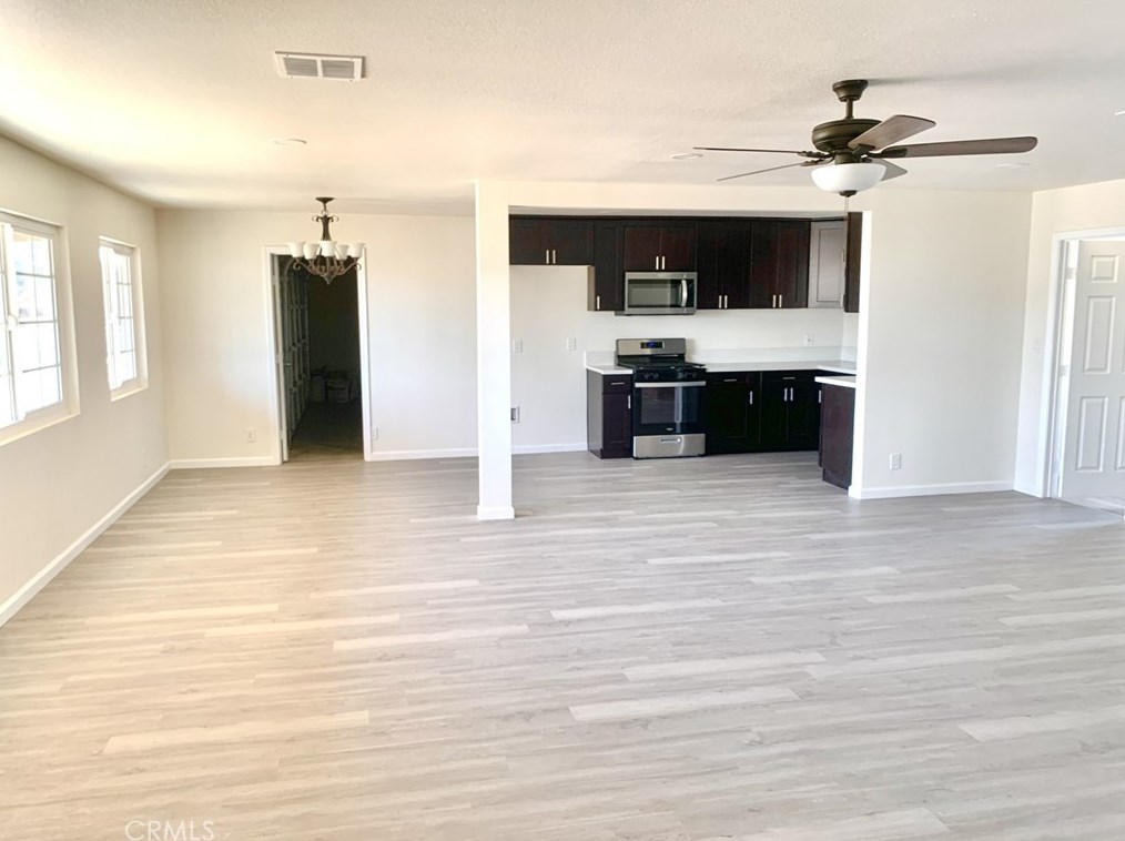 8216 Buckthorn Ave, Hesperia CA  92345-6867 exterior