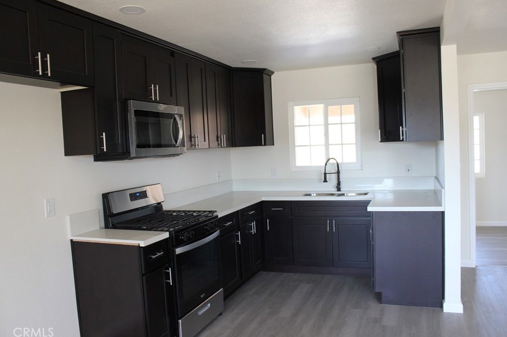 8216 Buckthorn Ave, Hesperia CA  92345-6867 exterior