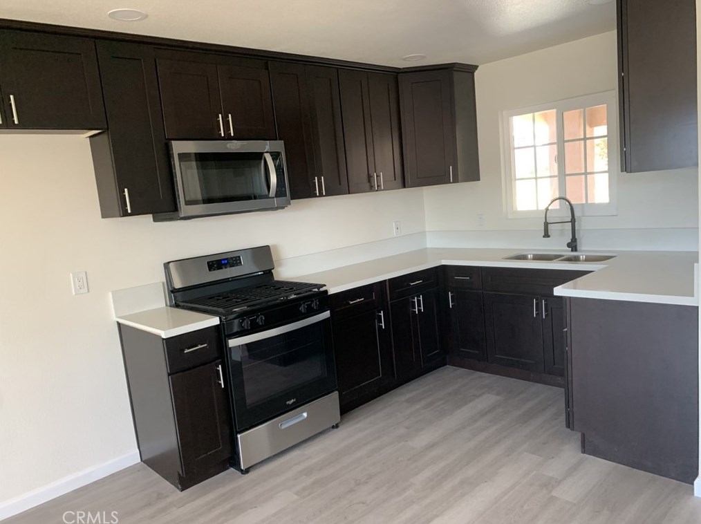 8216 Buckthorn Ave, Hesperia CA  92345-6867 exterior