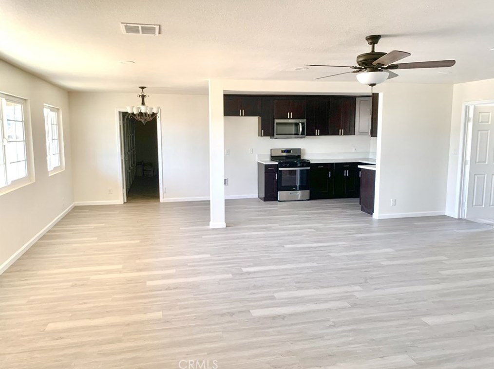 8216 Buckthorn Ave, Hesperia CA  92345-6867 exterior