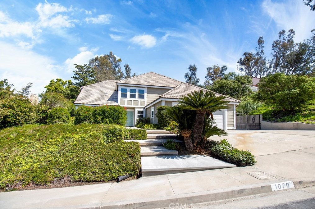 1070 Road Runner Rd, Anaheim CA  92807-4519 exterior