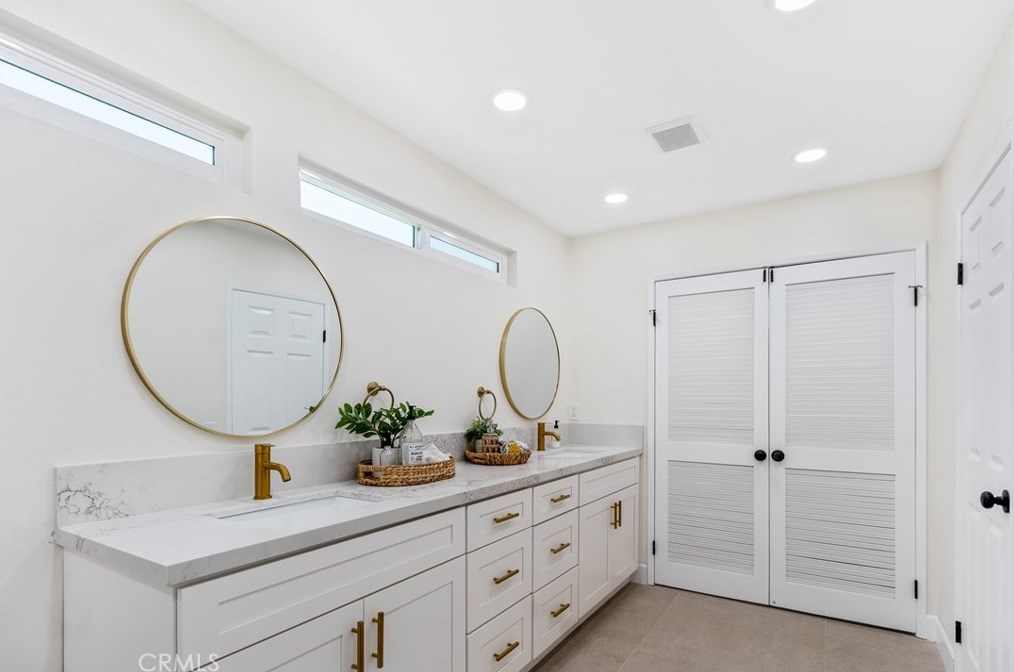 1070 Road Runner Rd, Anaheim CA  92807-4519 exterior