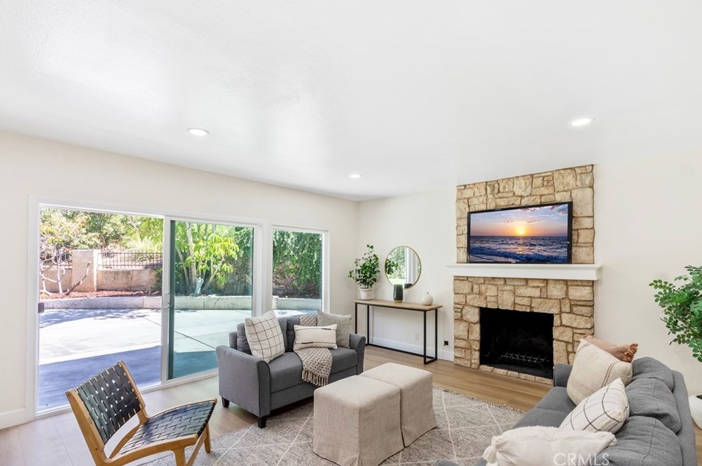 1070 Road Runner Rd, Anaheim CA  92807-4519 exterior