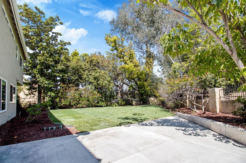 1070 Road Runner Rd, Anaheim CA  92807-4519 exterior