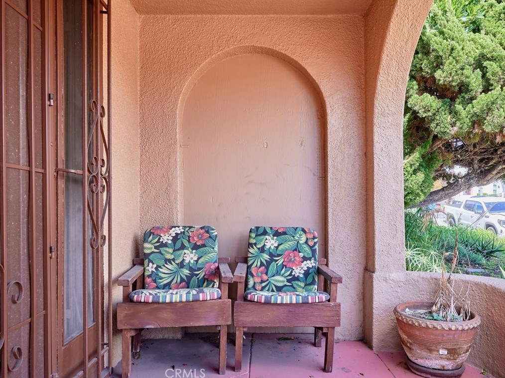 2045 Palm Grove Ave, Los Angeles CA  90016-1631 exterior