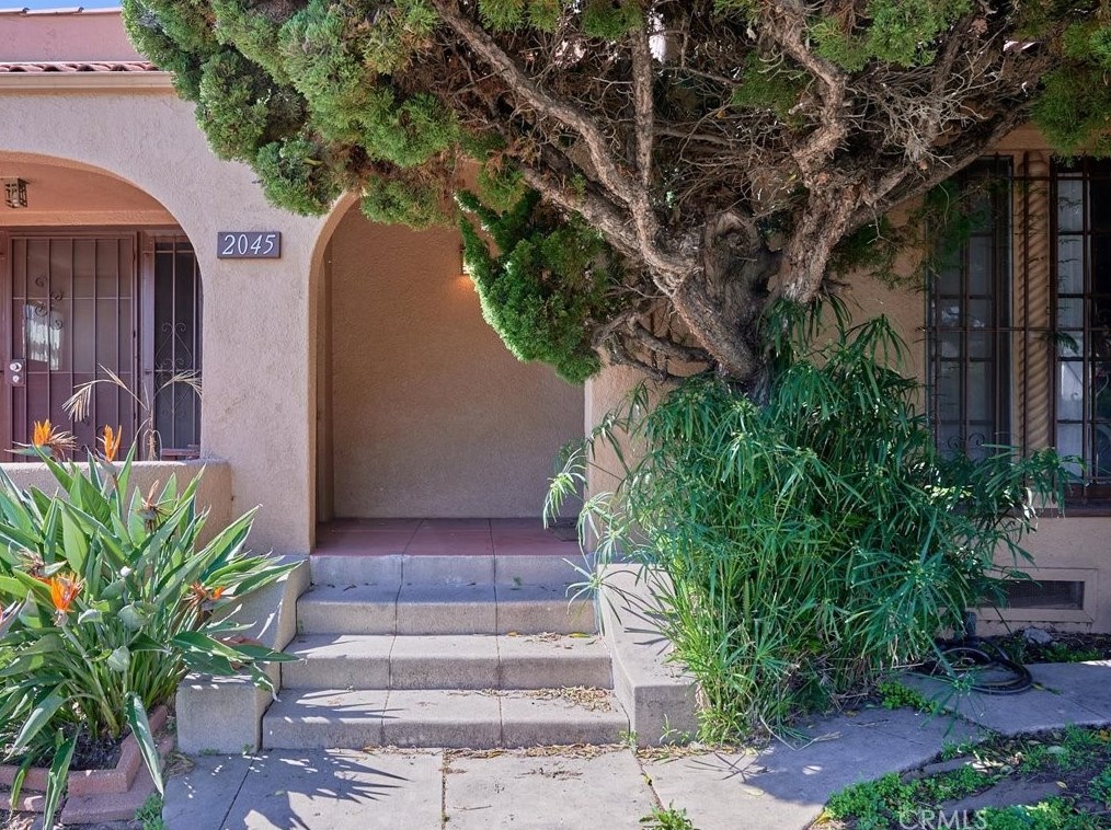 2045 Palm Grove Ave, Los Angeles CA  90016-1631 exterior