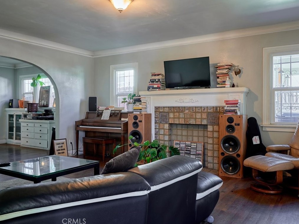 2045 Palm Grove Ave, Los Angeles CA  90016-2319 exterior