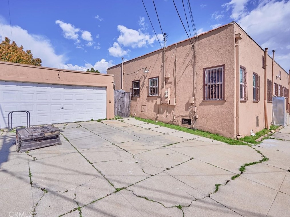 2045 Palm Grove Ave, Los Angeles CA  90016-2319 exterior