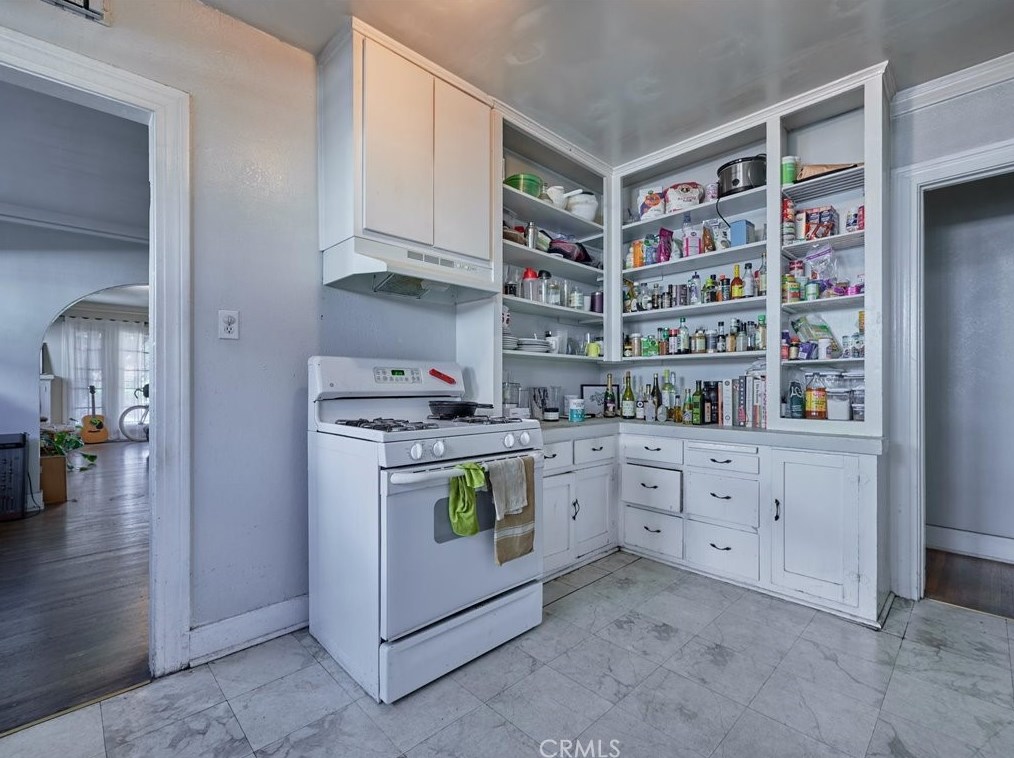 2045 Palm Grove Ave, Los Angeles CA  90016-2319 exterior