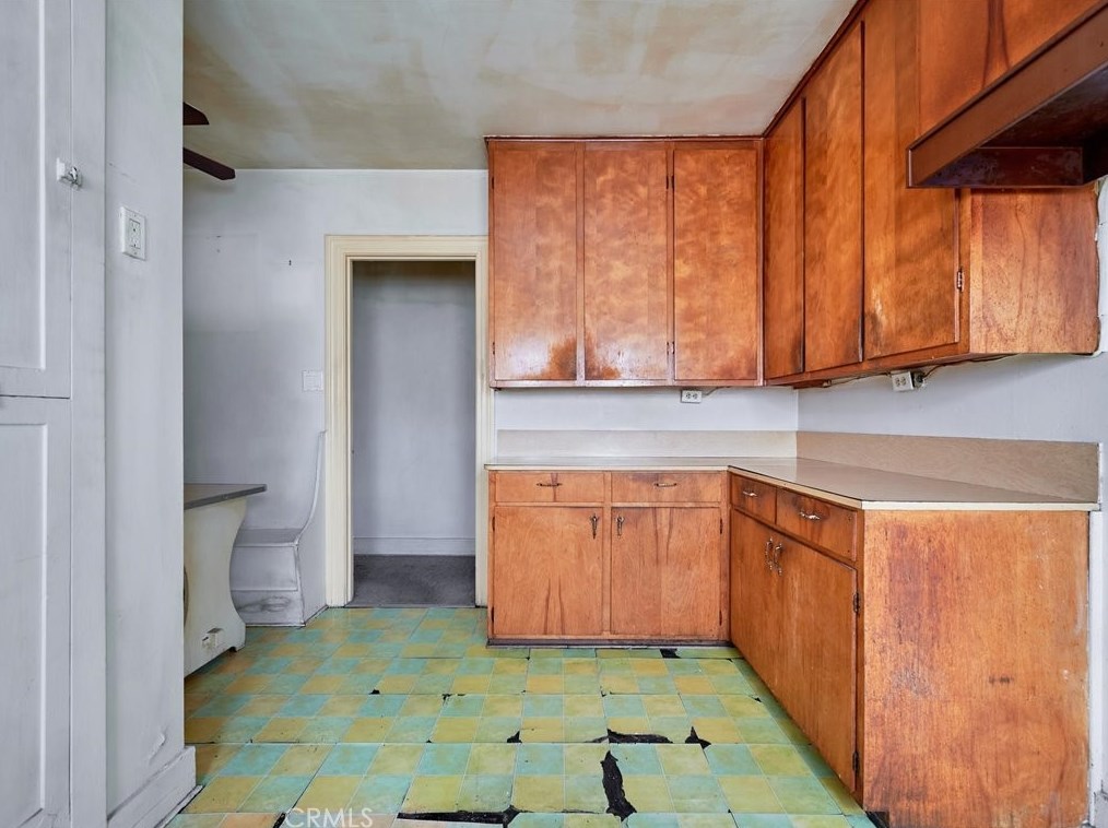 2045 Palm Grove Ave, Los Angeles CA  90016-2319 exterior