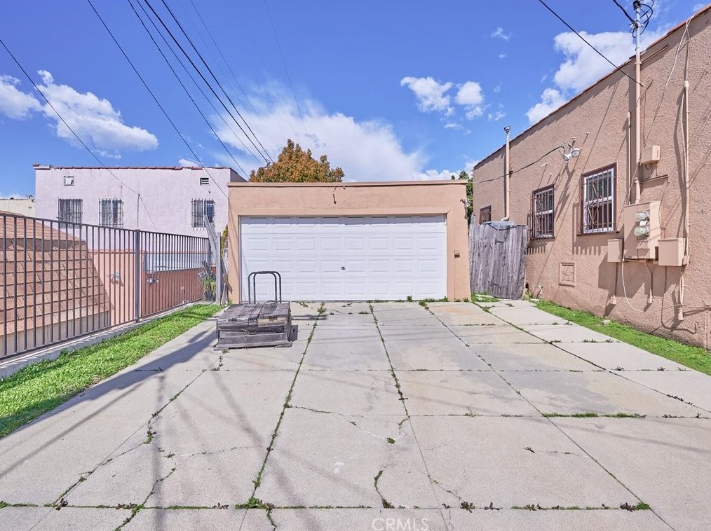 2045 Palm Grove Ave, Los Angeles CA  90016-2319 exterior