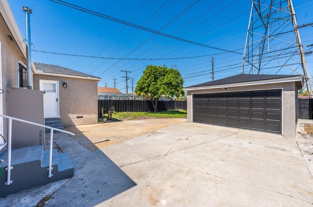4703 Ashworth St, Lakewood CA  90712-1219 exterior