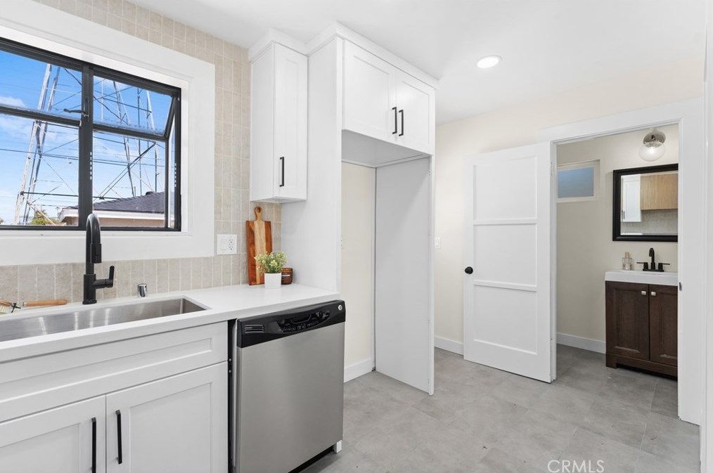 4703 Ashworth St, Lakewood CA  90712-1219 exterior