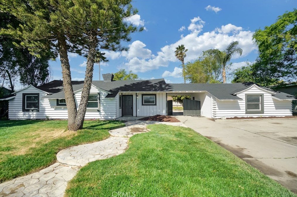 826 N Oakdale Ave, Rialto, CA 92376