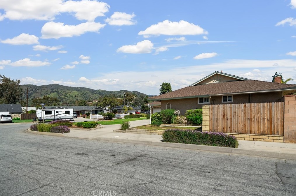 2120 Kenoma St, Glendora, CA 91740-4684